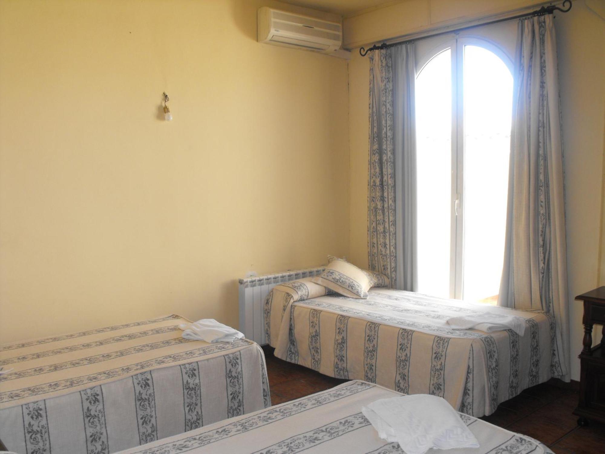 Готель Hostal Nicol'S Luque Екстер'єр фото