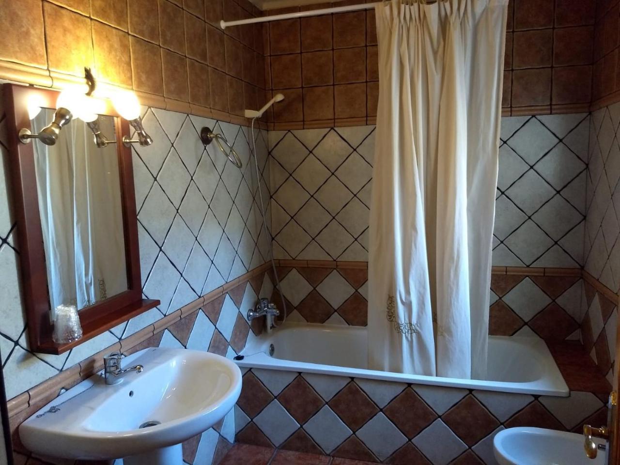 Готель Hostal Nicol'S Luque Екстер'єр фото