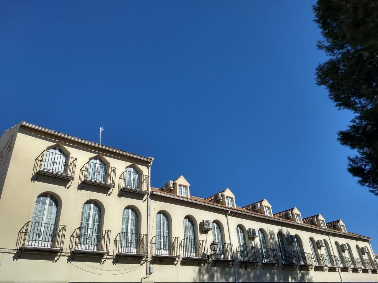Готель Hostal Nicol'S Luque Екстер'єр фото